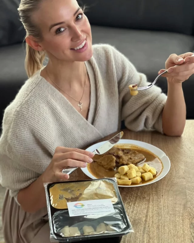 U nás v MyFoodly věříme, že dieta není o odpírání, ale o chytřejších volbách. Proto v našem menu nesmí chybět naprostá klasika – poctivá svíčková. 🥩

Vyladili jsme ji pro vás do odlehčené verze, po které se nebudete cítit těžce. Ať už milujete nadýchaný knedlík, nebo dáváte přednost našim nokům, u nás si pochutnáte bez výčitek.