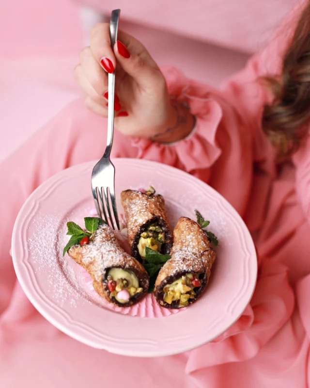 Speciální valentýnské menu – již v pátek 13.2. (protože v sobotu v MyFoodly nevaříme 🙂)
 
Valentýn si zaslouží něco výjimečného - připravili jsme si například tyto dokonalé Canolli s ricottou a pistáciemi 😍🤤. 

‼️Pokud chcete páteční valentýnské menu stihnout, objednejte si krabičky nejpozději v pondělí 9.2.