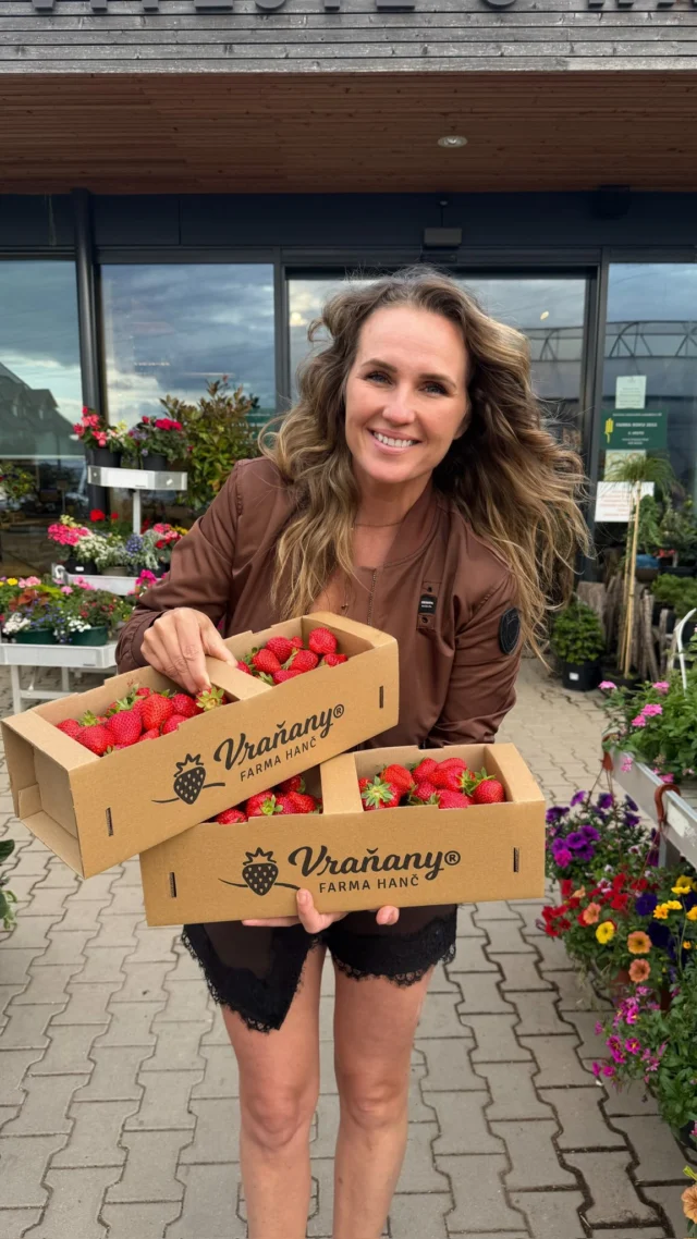 🍓 Příští týden bude ve znamení jahod!
A ne jen tak ledajakých - připravujeme pro vás do krabiček MyFoodly speciality z čerstvých jahod z Hanč Farmy Vraňany ❤️

Těšit se můžete například na:
✨ proteinové dukátové buchtičky
✨ tvaroh s jahodami a Lotus sušenkou
✨ císařský trhanec s jahodovým pyré

Sezónní dobroty, poctivé suroviny a chuť léta v každém soustu 🍓☀️