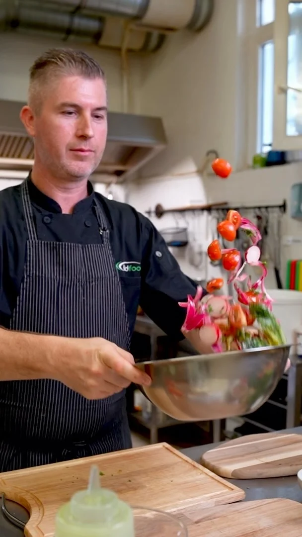 Čerstvé jídlo v krabičkách od MyFoodly. 🥗✨

Doručení probíhá od neděle do středy, takže se k vám jídlo dostane vždy čerstvé, plné chuti a připravené rovnou k jídlu. Žádné mražené porce – jen kvalitní suroviny, skvělá chuť a maximální pohodlí.
