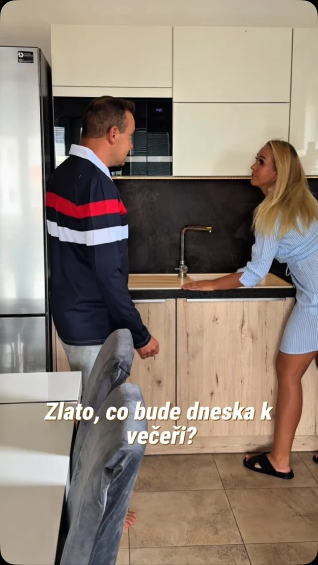 TAK UŽ ZASE TROCHU NORMÁLNĚ. 😄🤍

Léto ještě rozhodně nekončí. ☀️
Ale září s sebou přece jen přináší trochu víc řádu.

Práce, škola, tréninky, povinnosti…
a někde mezi tím vším bychom se měli ještě dobře najíst. 😅

A právě od toho jsme tady my. 🤍

My nakoupíme. Uvaříme. Spočítáme. Přivezeme.
A vy? Vy už jídlo řešit nemusíte.

Protože návrat k běžným dnům nemusí znamenat návrat k věčnému:

„Co budeme dneska vařit?“ 😂

MyFoodly 🤍
Jídlo vyřešeno. Čas zůstává vám.

#myfoodly #krabickovastrava #zdravejidlo