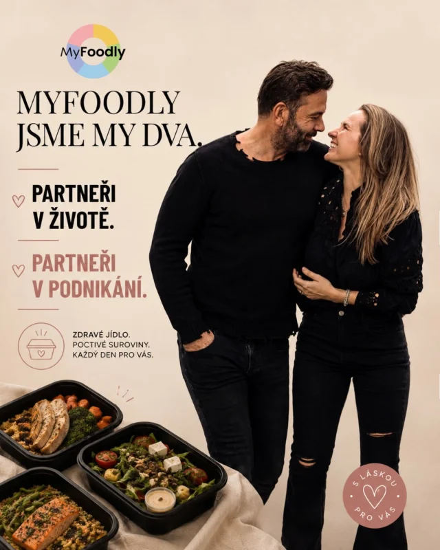 MyFoodly jsme my dva. 🤍

Partneři v životě. Partneři v podnikání.

Každý máme v MyFoodly svoji roli. Já jsem nejčastěji tam, kde se řeší jídlo, nové recepty, suroviny, chutě, porce, bílkoviny a makroživiny. Roman zase hlídá čísla, ekonomiku, logistiku a celý provoz.

V tom podstatném jsme ale naladění podobně.
A jednou z věcí, která nás spojuje, je i pohled na jídlo.

Čím jsme starší, tím víc si uvědomujeme, že nejíme jen proto, abychom byli sytí nebo abychom dobře vypadali. Jídlo ovlivňuje naši energii, sílu, regeneraci i to, jak se cítíme každý den.

Proto chceme, aby MyFoodly nebylo jen o „krabičkách“.

Chceme připravovat jídlo, které zapadne do normálního života. Dostatek kvalitních bílkovin, zelenina, vláknina, pestrá strava, kvalitní suroviny a porce nastavené podle toho, co od svého jídelníčku potřebujete.

Bez extrémů. Bez hladovění.
A hlavně tak, aby to bylo udržitelné dlouhodobě.

Protože právě jídlo je jeden z každodenních kroků, který můžeme pro sebe udělat.

A pak jsou tu další věci, které jsou pro nás stejně důležité, pohyb, svaly, spánek, vztahy, odpočinek, cestování, společné zážitky a radost ze života.

A přesně o tom pro nás longevity je.

Nejen žít déle.
Ale žít déle a dobře. 🤍

MyFoodly 
Jídlo je jen začátek.
@petra_jelinkova_zlin