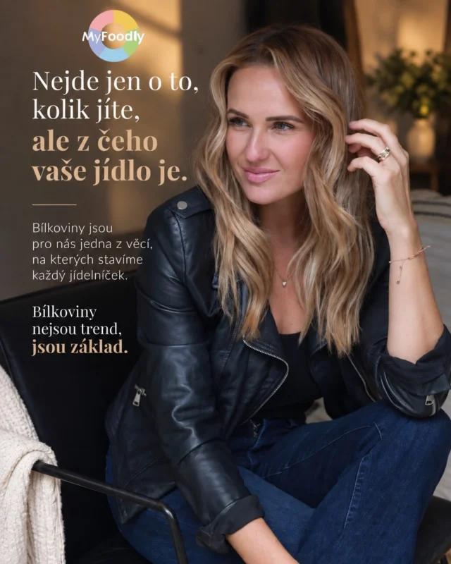 Bílkoviny nejsou trend. Jsou základ. 🤍

Když jsme MyFoodly tvořili, nechtěli jsme dělat jen krabičky s co nejnižším číslem kalorií. Chtěli jsme jídlo, které dává smysl svým složením, zasytí, chutná a dá tělu to, co opravdu potřebuje.

A právě proto si tolik hlídáme bílkoviny v průběhu celého dne. Nejen v obědě nebo večeři, ale už od snídaně a také ve svačinách.

Pomáhají udržovat svalovou hmotu, lépe zasytí a jsou důležité i ve chvíli, kdy chcete redukovat váhu a zároveň si zachovat pevné a silné tělo.

A není to jen o mase. V našich jídlech je najdete ve vejcích, rybách, tvarohu, cottage, skyru, luštěninách, tofu, ořeších a dalších kvalitních surovinách.

A malá ukázka? I náš nejnižší kalorický program SLIM má v tomto dni 103 g bílkovin.

Protože nám nejde jen o to, kolik jíte. Ale také z čeho vaše jídlo je.

MyFoodly. Skutečné jídlo. Skutečná chuť.

#myfoodly #bilkoviny #vyvaznnestravovani