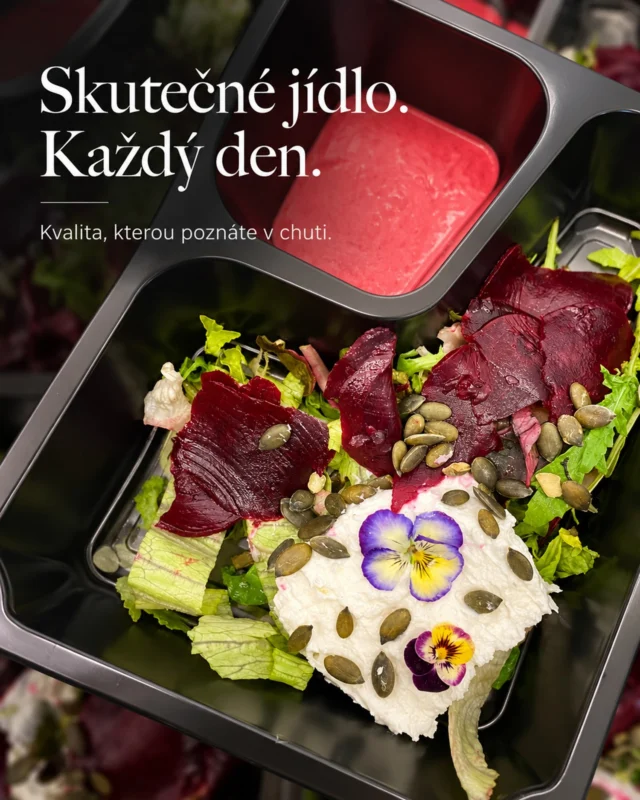 Jídlo je každodenní rozhodnutí.
Kvalita by proto neměla být výjimkou.

Poctivé suroviny. Dostatek bílkovin. Vyvážené porce. A chuť, na kterou se během dne těšíte.

Protože dobré jídlo není jen o kaloriích. Je o tom, co svému tělu dáváte každý den.

MyFoodly. Pro ty, kteří od jídla chtějí víc.

#myfoodly #krabickovastrava #zdravejidlo #bilkoviny #